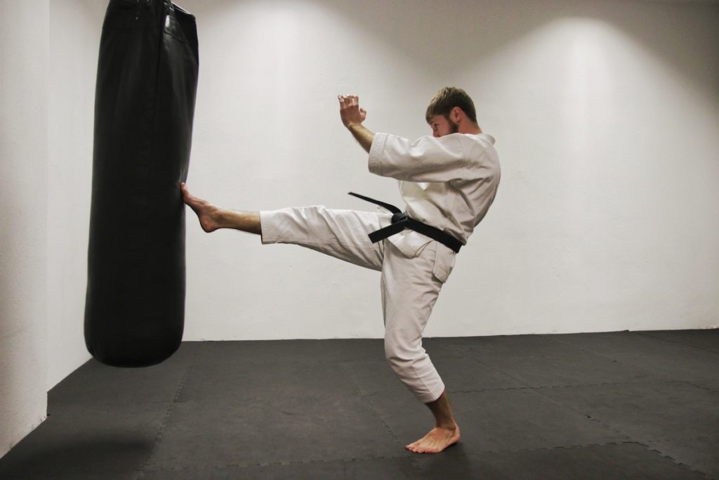 Karate dla seniora: Trening #3 z senesiem Mateuszem Szymkowiakiem