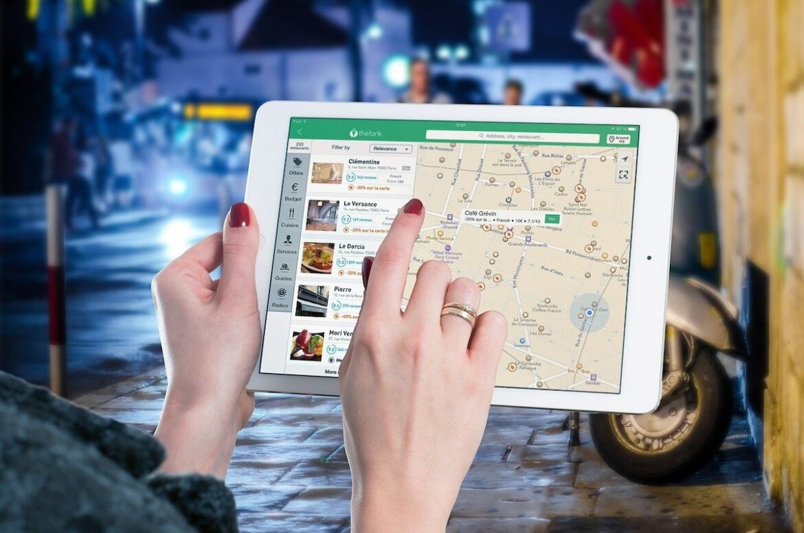 11 aplikacji na telefon, które ułatwią podróżowanie